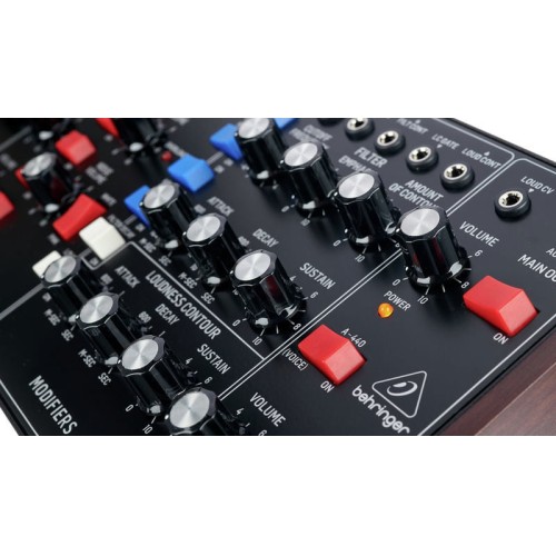 Синтезатор Behringer MODEL D