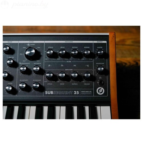 Аналоговый синтезатор Moog Subsequent 25-9