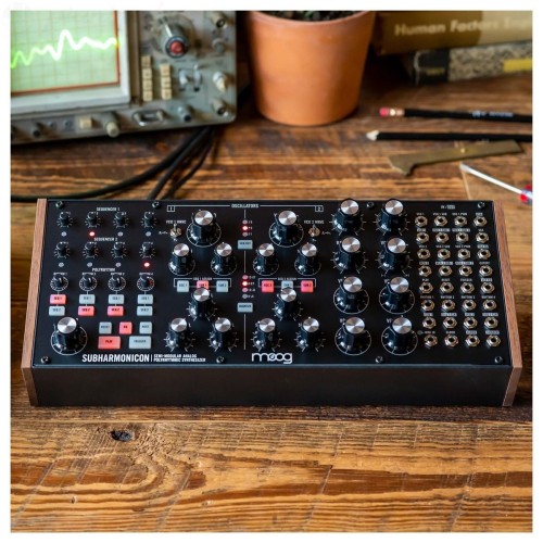 Синтезатор Moog Subharmonicon-10
